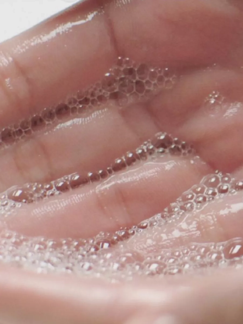 Очищающий гель для нормальной и жирной кожи лица и тела