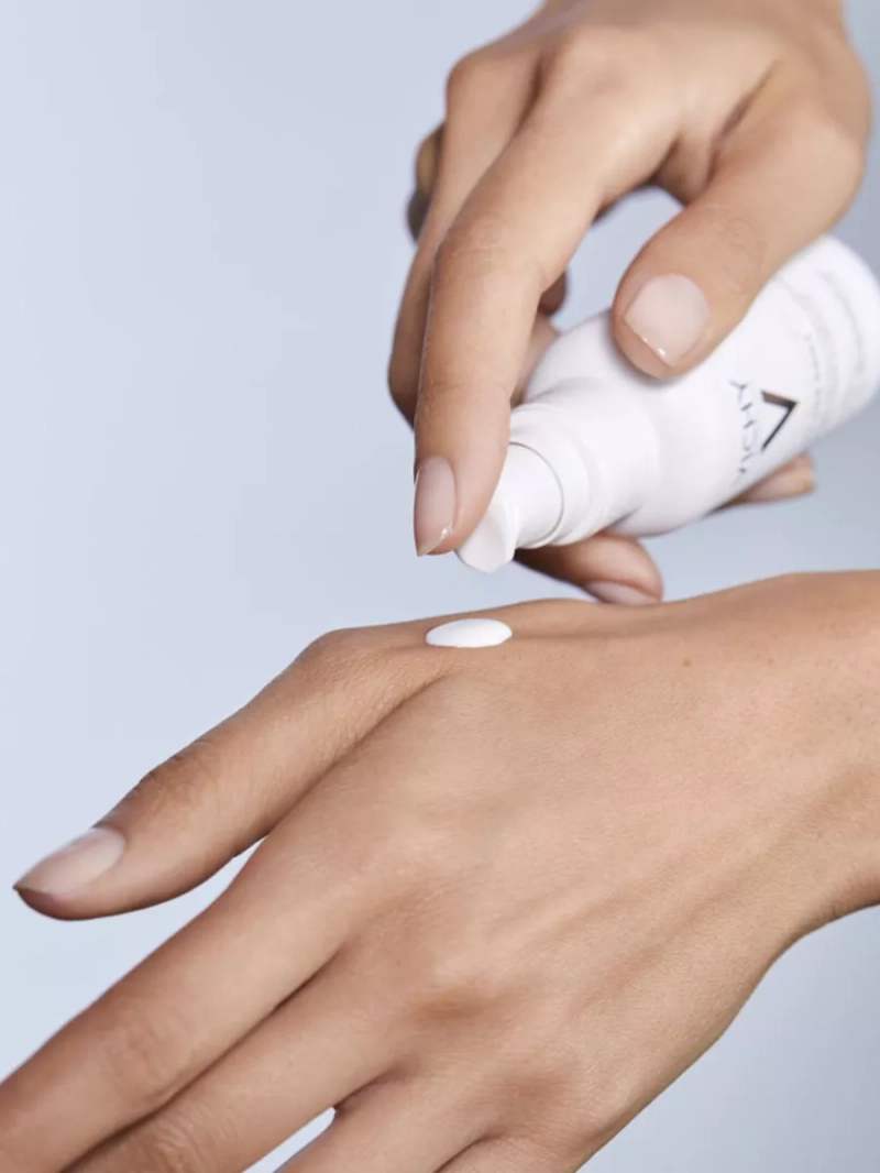 Солнцезащитный флюид для лица SPF50+ Capital Soleil UV-Age